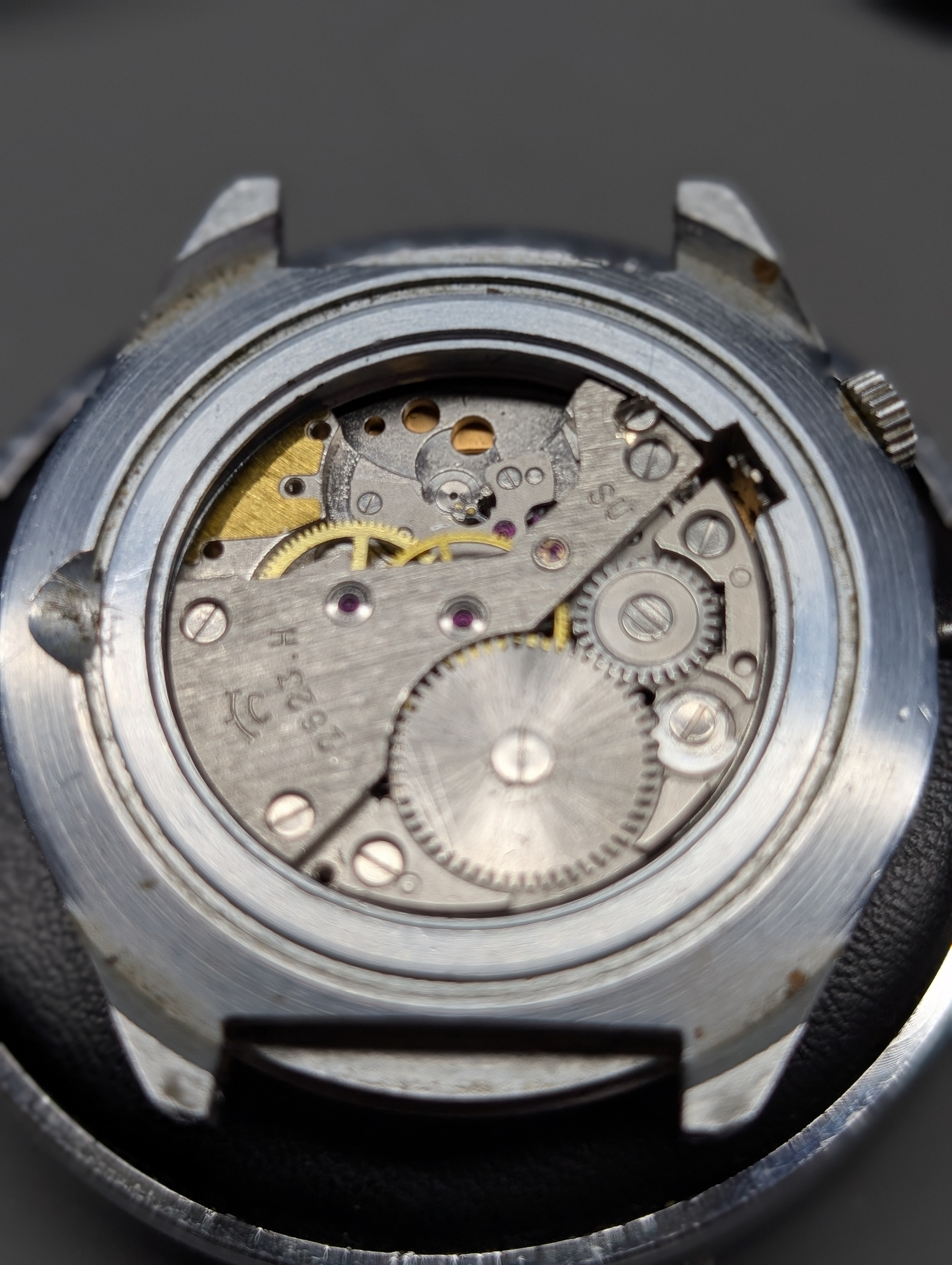 Raketa 2623.H — Côté balancier