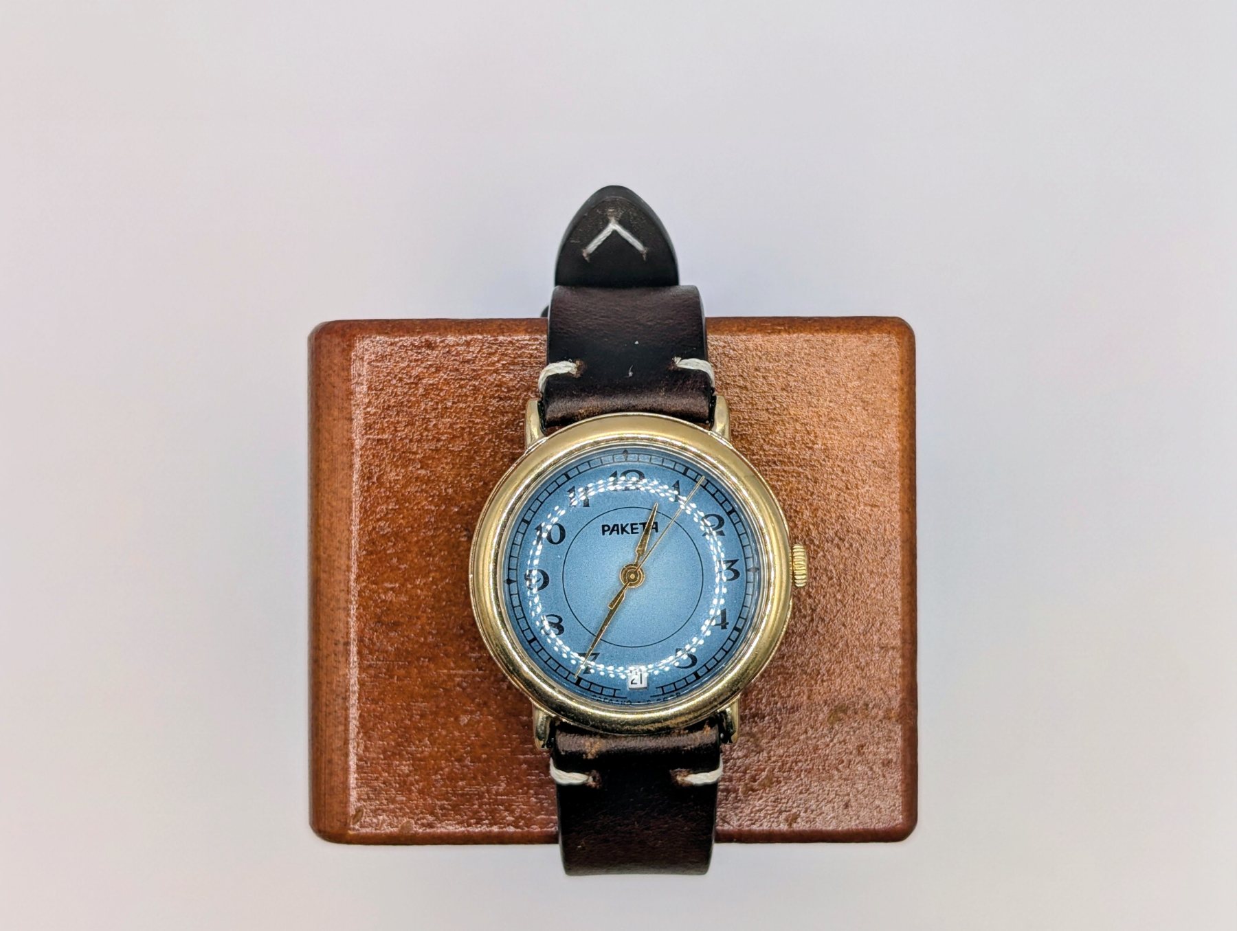 Raketa Vintage cadran bleu – date à 6 h